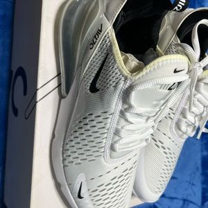 Air Max 270 White/Black-White Men size 8.5 worn by women 10.5 Worn a few times